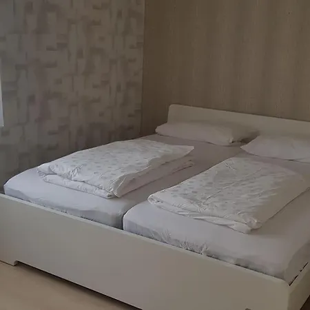 شقة !!! In Am Brennerring !!! Tolle Lage / / Urlaub / Handwerkerunterkunft / Im Erdgeschoss