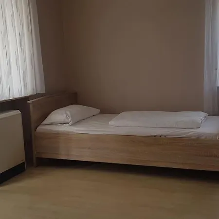 Apartment !!! In Am Brennerring !!! Tolle Lage / / Urlaub / Handwerkerunterkunft / Im Erdgeschoss